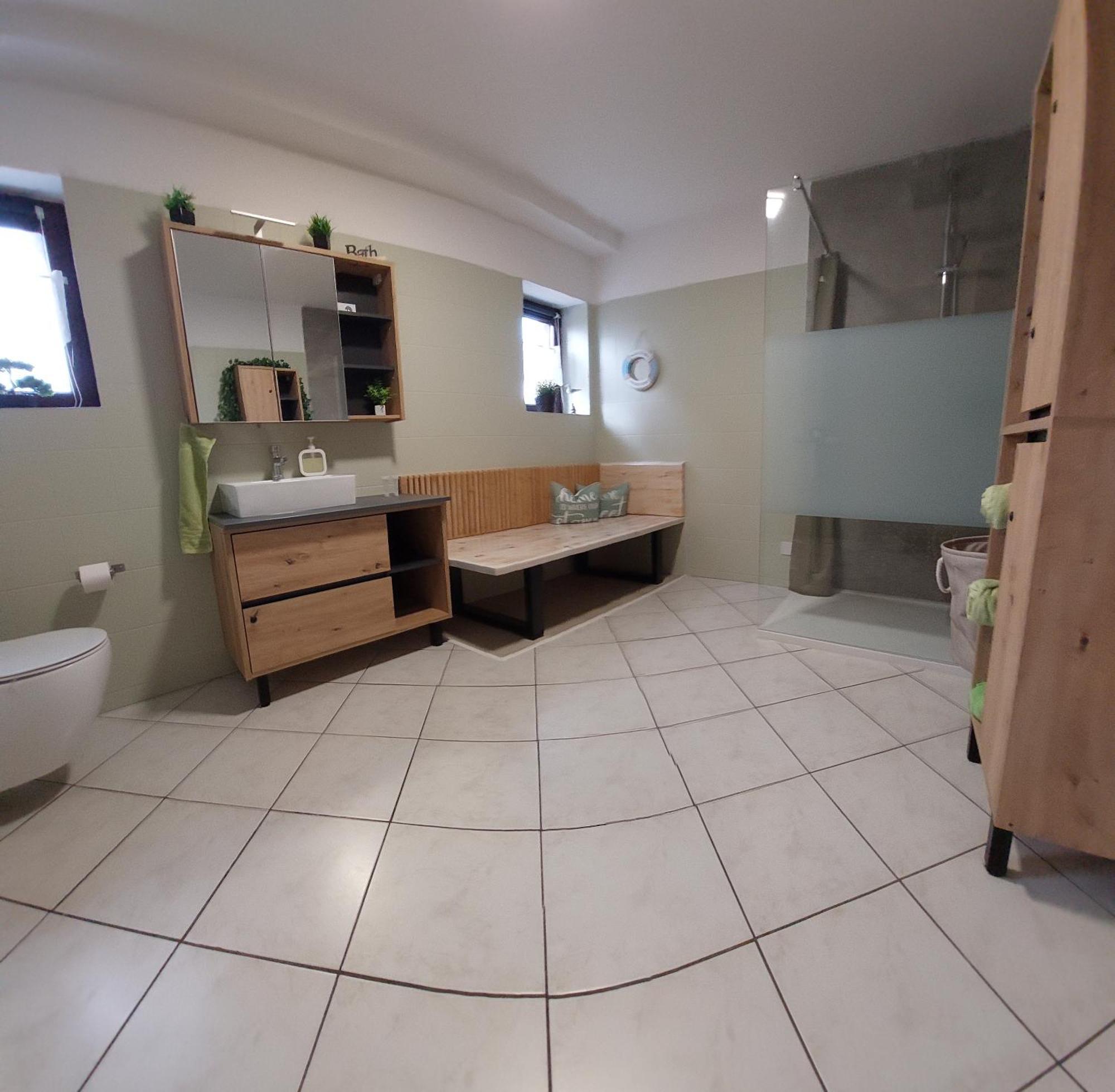 Ganze Ferienwohnung 5 Km Von Erfurt, Mit Kaffeevollautomat, Tv, Wlan, Boxspringbett, Schlafsofa Und Einkaufsmoeglichkeiten, Sehr Gute Anbindung Zur A71 Und A4, Kostenloser Oeff Parkplatz Fuer Pkw Und Transporter Elxleben Exteriér fotografie