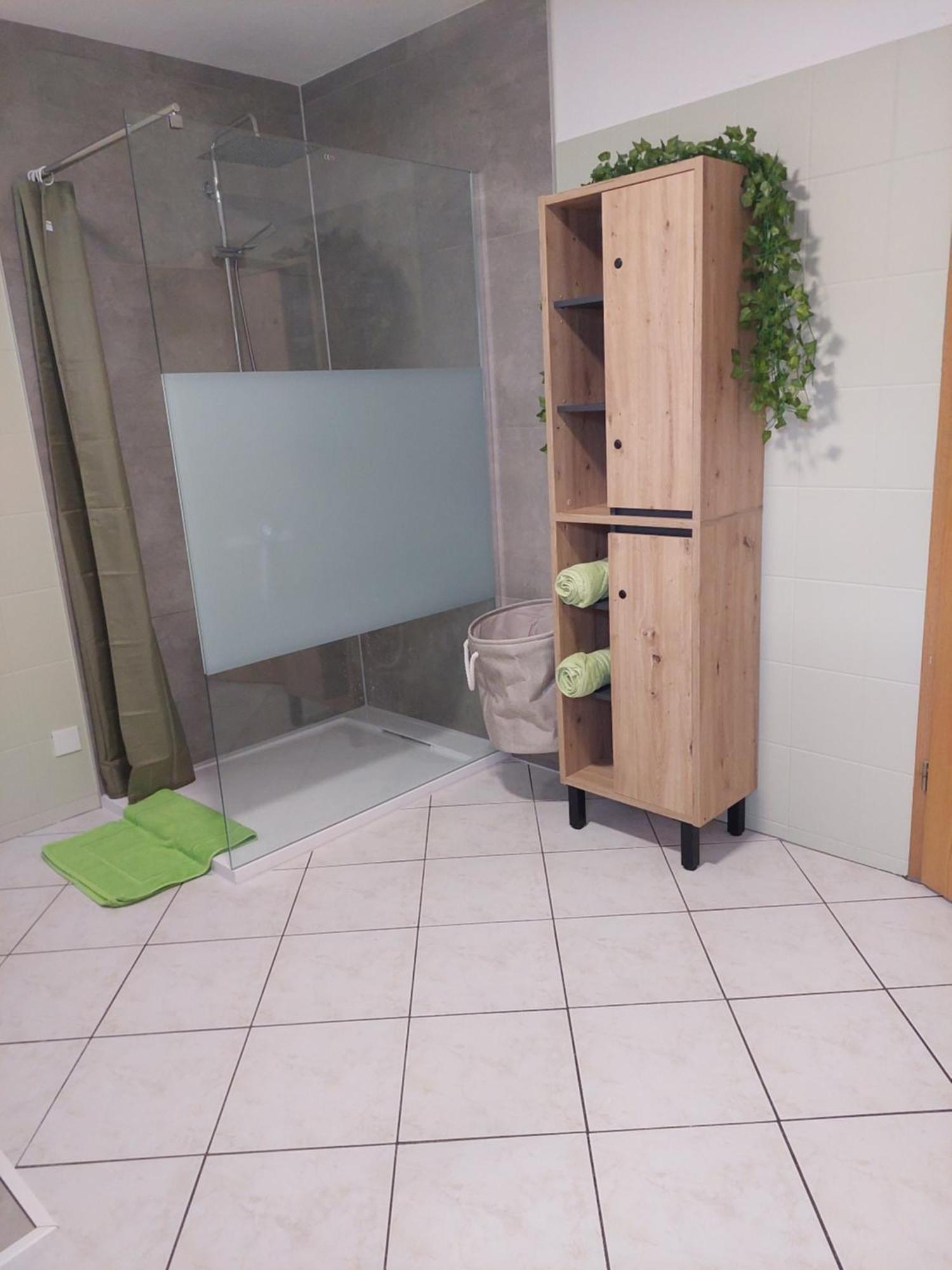 Ganze Ferienwohnung 5 Km Von Erfurt, Mit Kaffeevollautomat, Tv, Wlan, Boxspringbett, Schlafsofa Und Einkaufsmoeglichkeiten, Sehr Gute Anbindung Zur A71 Und A4, Kostenloser Oeff Parkplatz Fuer Pkw Und Transporter Elxleben Exteriér fotografie